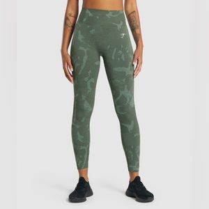 Green Camp Gym Shark booty scrunch leggings